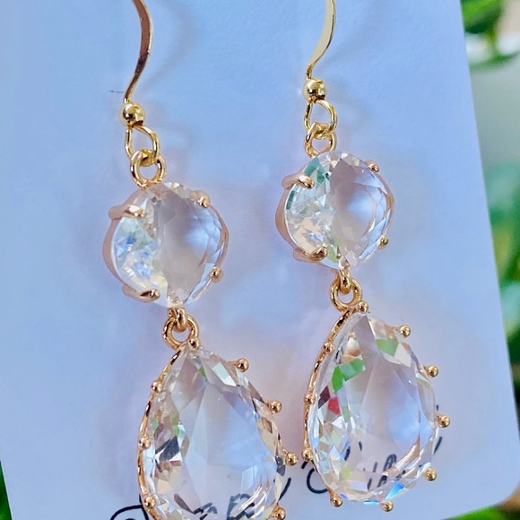 Gorgeous clear bridal earrings - Picture 5 of 5
